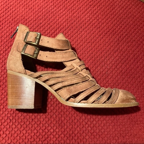 STEVE MADDEN Sz 8 Strappy Ankle  Booties Stacked Heel Leather - Picture 5 of 11